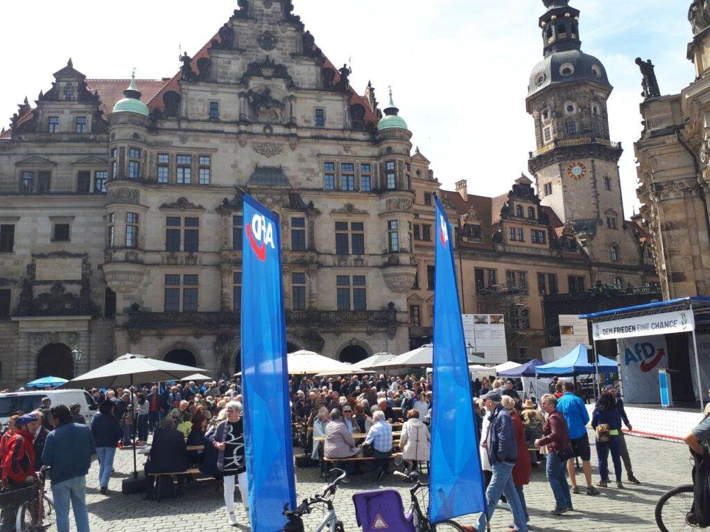 1. Mai AfD in Dresden auf dem Schloßplatz